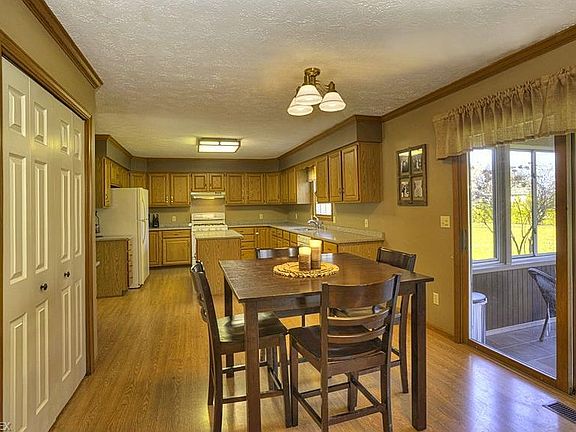 5th image of 32200 Hickory Ln