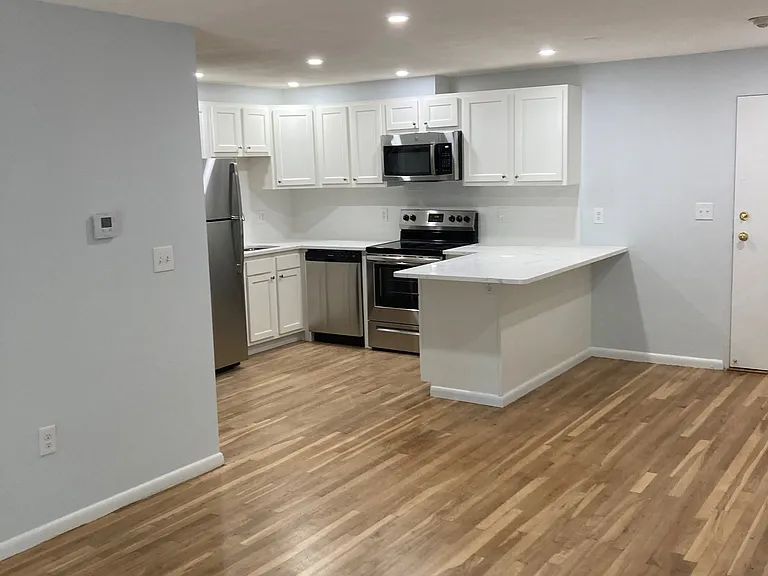 135 Quincy Ave — Photo 4