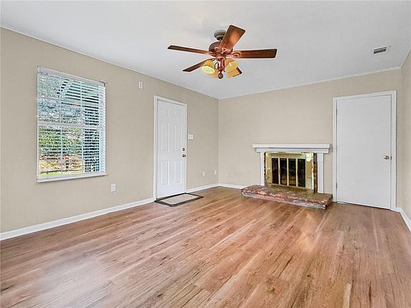 2nd image of 1926 Ryders Ln