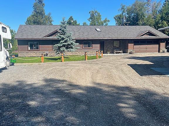 Front view. Abundant parking