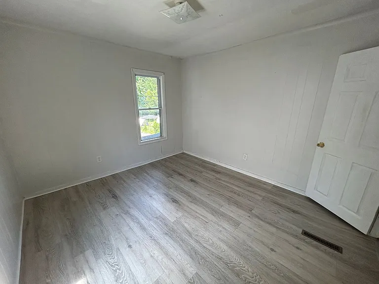 640 W 13th St — Photo 15