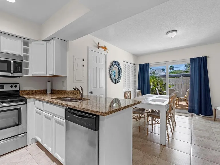 831 Camelia Ln #4 — Photo 9