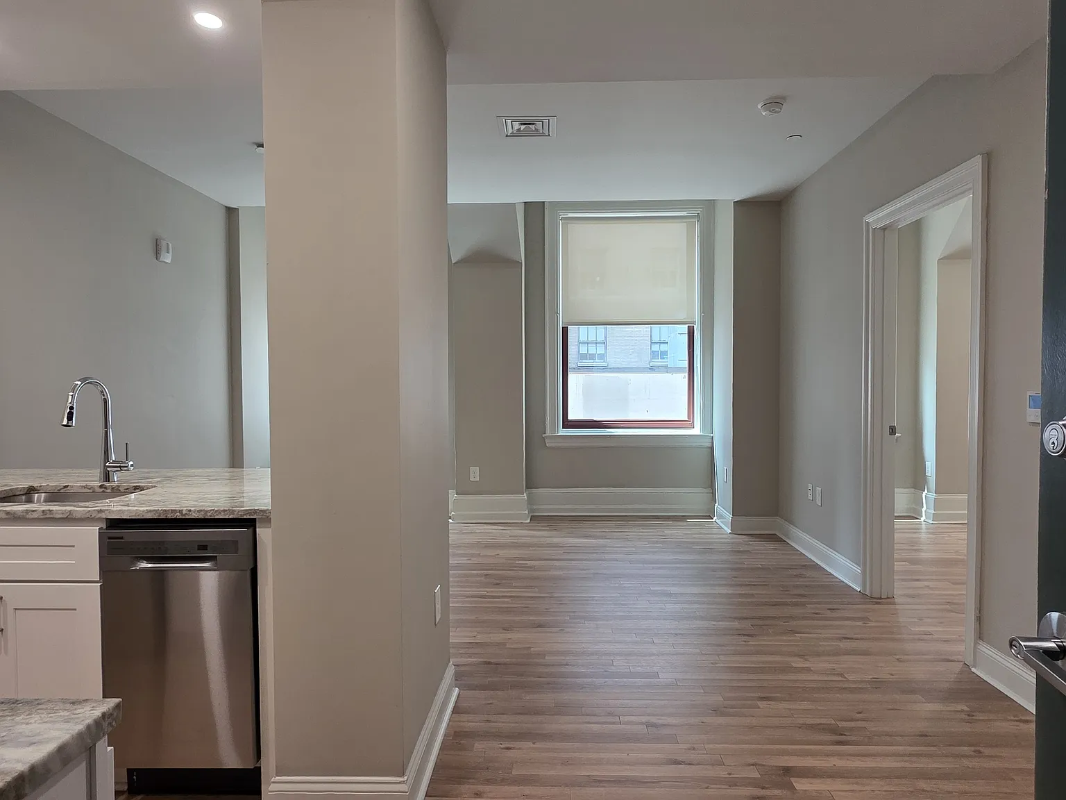 1 bed, 591 sqft, $2,115 — Photo 2