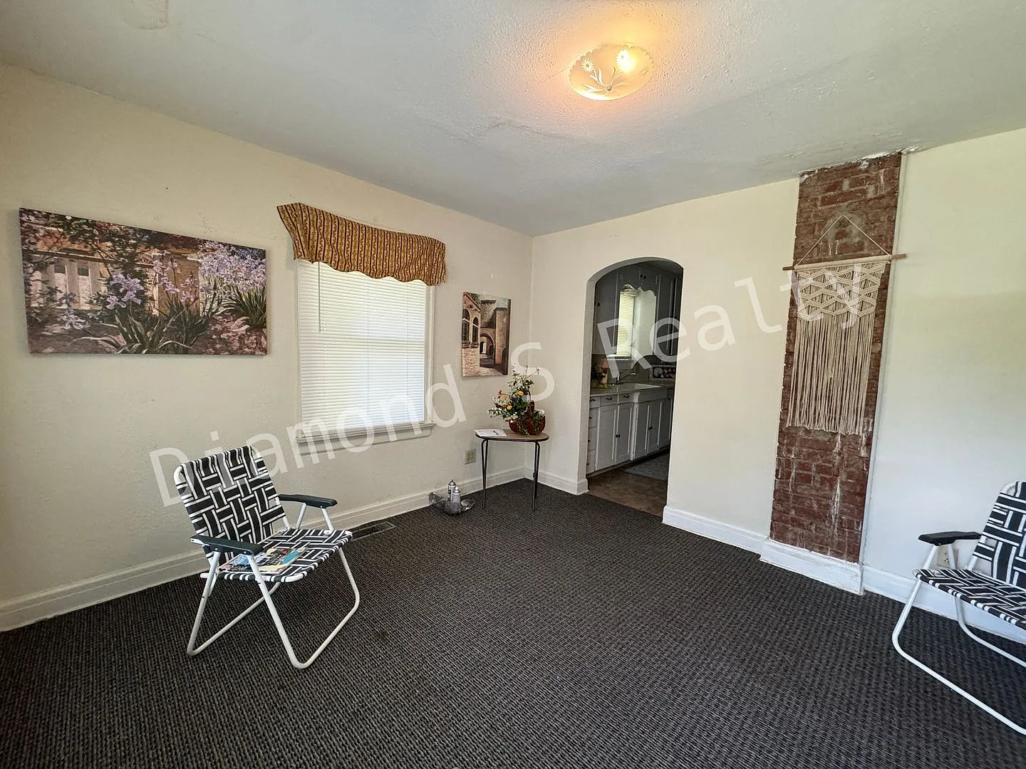 Cute and Clean 2 Bedroom Home Available Now! — Photo 3