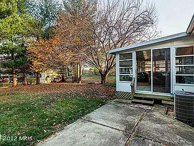 1911 Hillside Dr — Photo 4