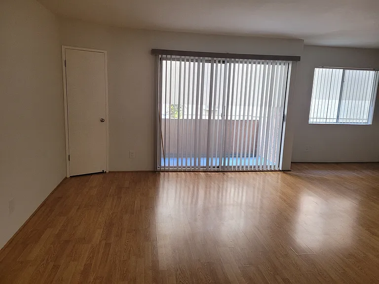 1410 Venice Blvd #6 — Photo 6