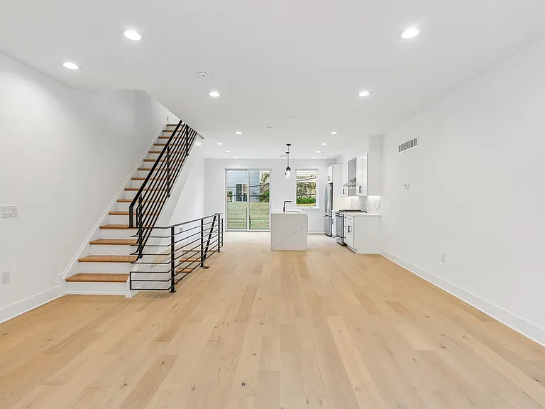 1342 S Bouvier St — Photo 3