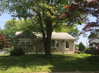 2701 Carrell Ln, Willow Grove, PA 19090