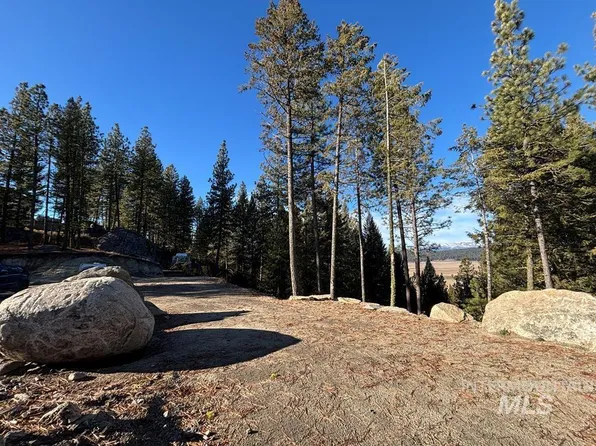 28 Sarah Way, Cascade, ID 83611