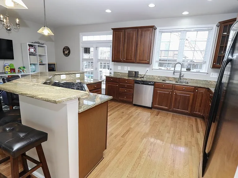 20933 Houseman Ter — Photo 10