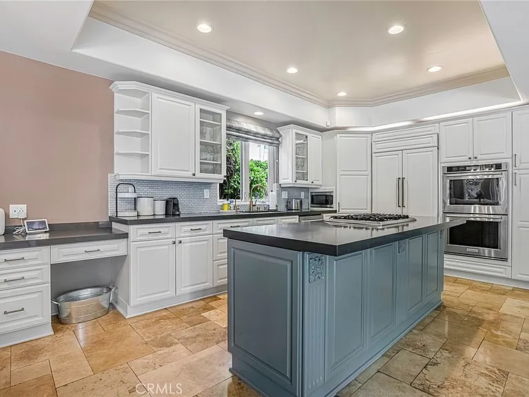 2200 Walnut Ave — Photo 11