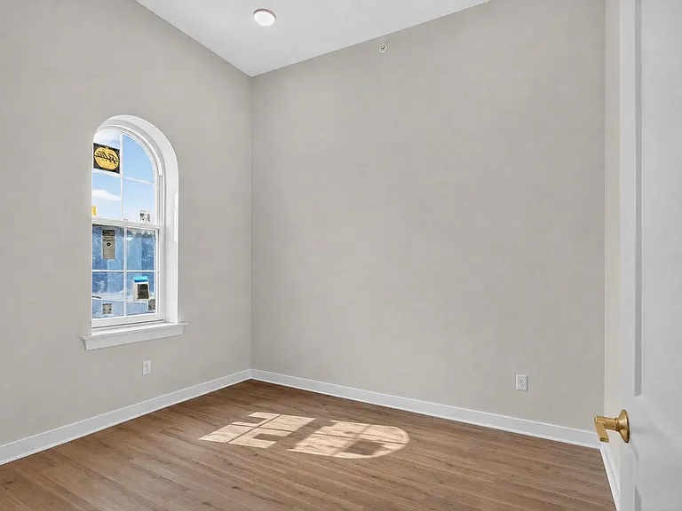 101 Monroe St #5 — Photo 8