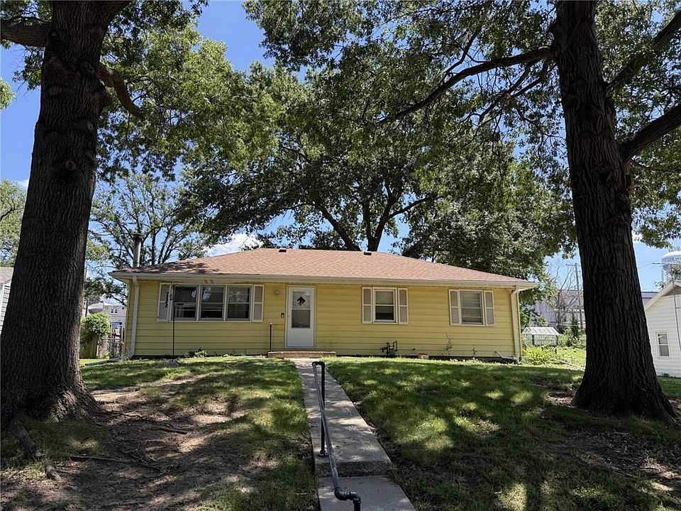 1st image of 7207 N Grand Ave