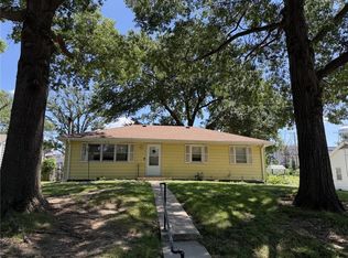 7207 N Grand Ave, Gladstone, MO 64118
