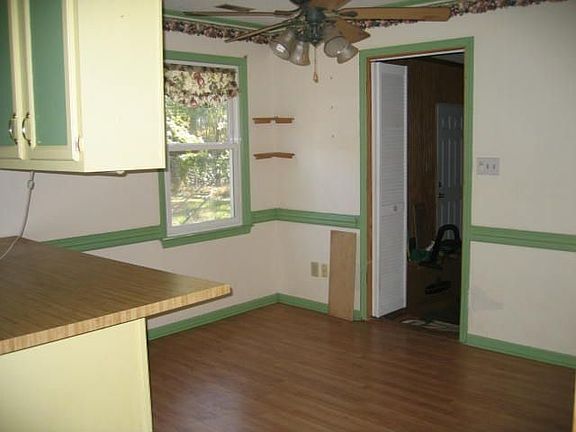 Eat-in Kitchen