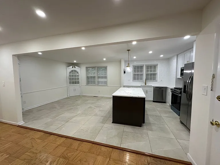 Melrose Apartments — Photo 37