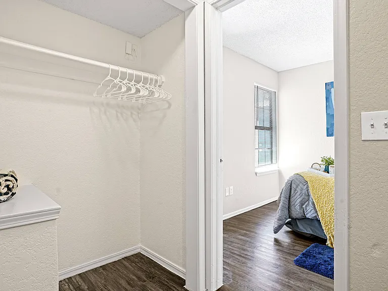 Diamond Creek Apartments — Photo 11
