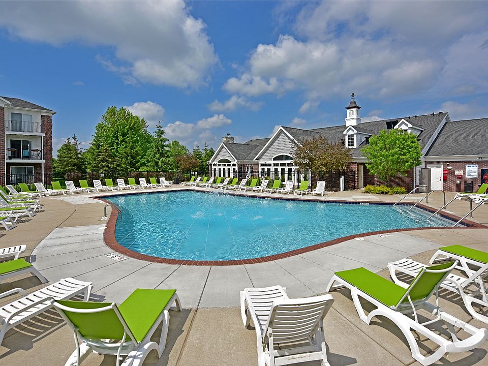 Sparkling Swimming Pool & Sundeck
