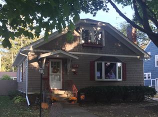 304 S Commonwealth Ave, Aurora, IL 60506