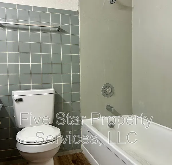 1025 S 5th St — Photo 9
