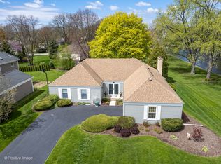 1510 Creekside Dr, Wheaton, IL 60189