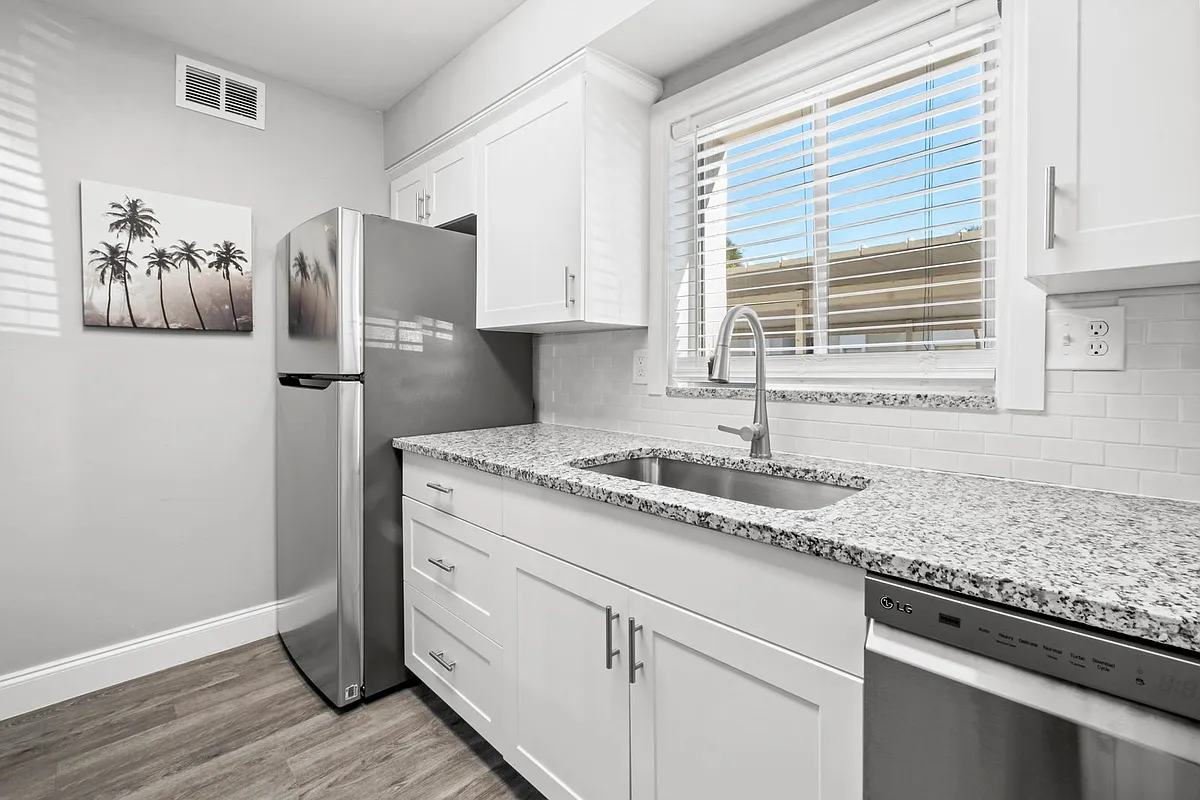 Building Photo - 2601 Pine Lake Ter #B
