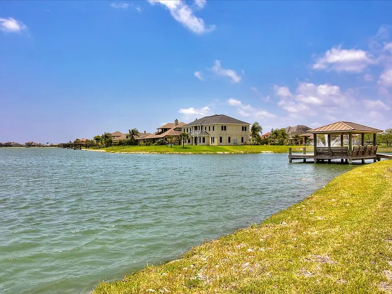 6241 Lago Vista Dr — Photo 68