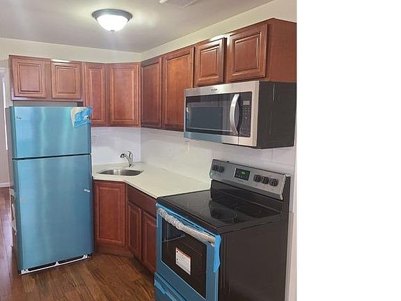 4th image of 1032A E 233rd St #1
