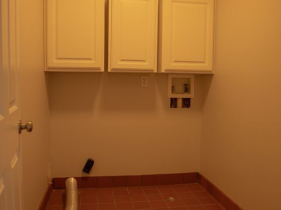 4th image of 6327 Black Oaks Way