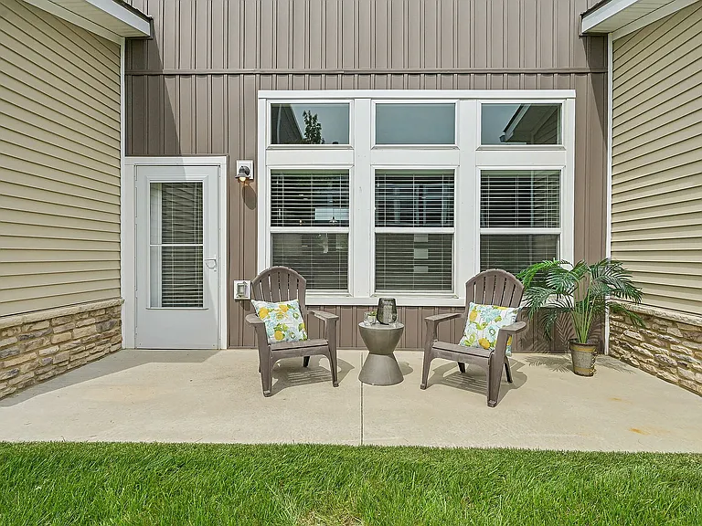 Redbud Commons — Photo 37