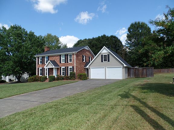 3rd image of 1015 Windwood Dr