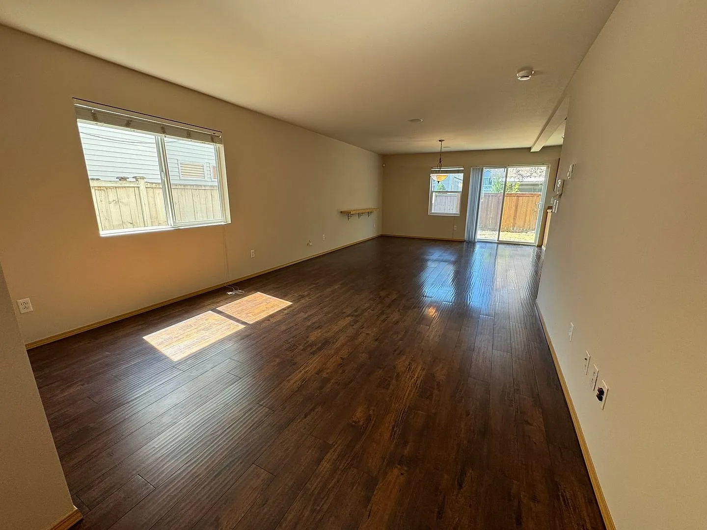 2Bd/2.5Ba Maple Valley Townhome — Photo 4