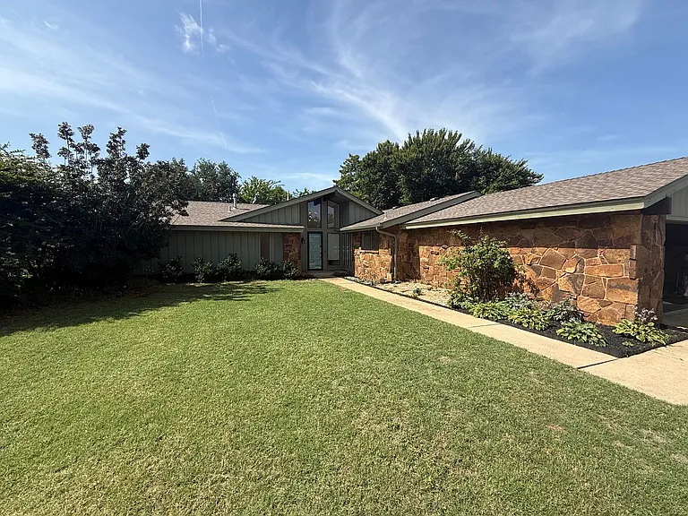 5708 NW 111th St — Photo 32