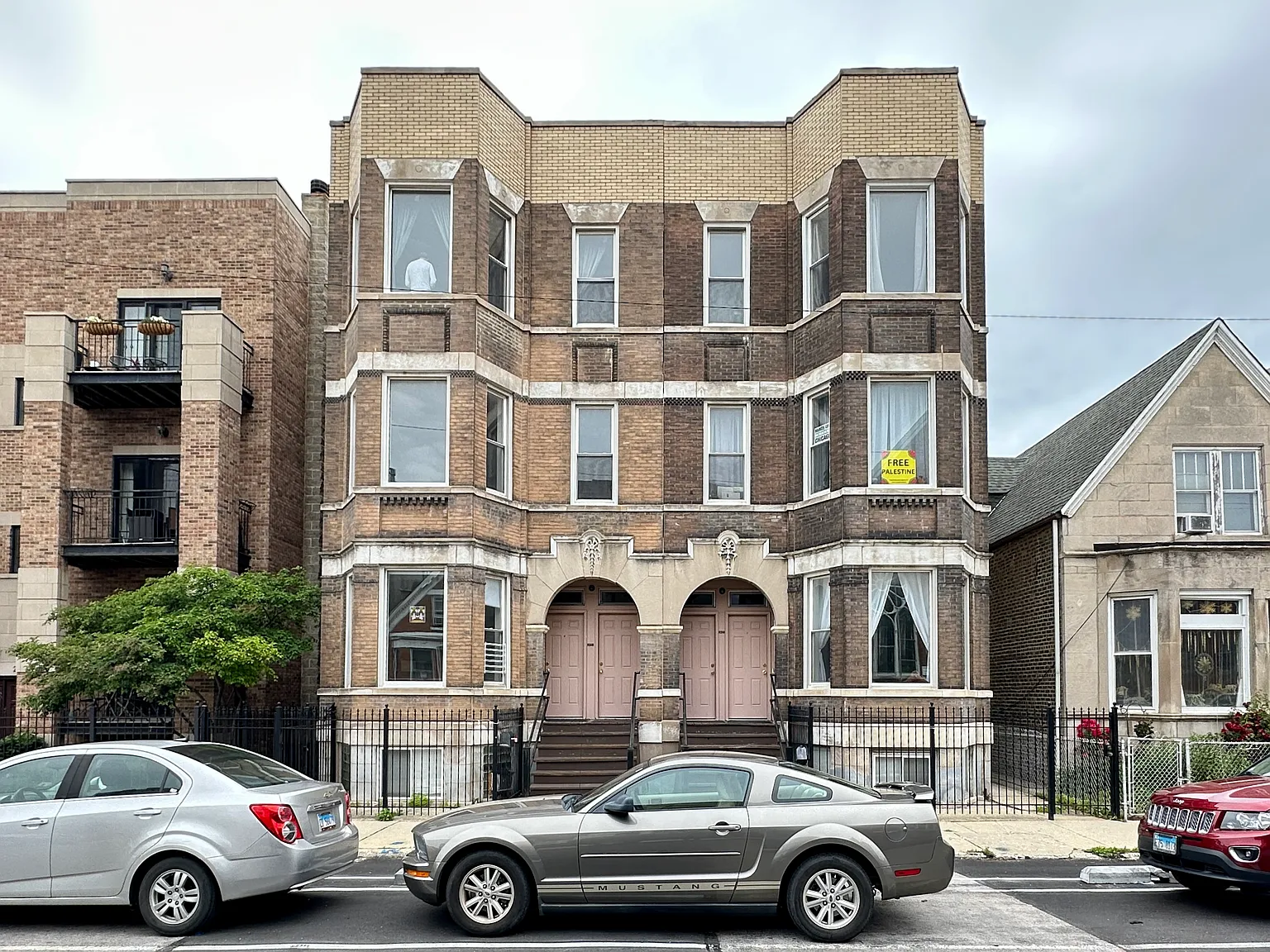 Astounding 2 Bed, 1 Bath at Augusta + Damen (Ukrainian Village) — Photo 1