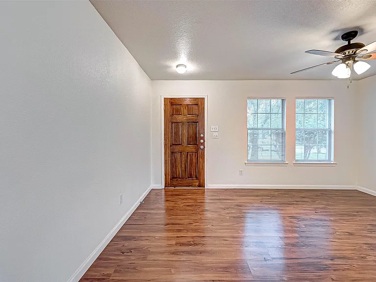 7910 Raven Creek Ln — Photo 6