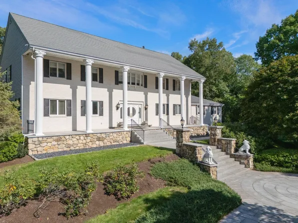 14 Grand Hill Dr, Dover, MA 02030