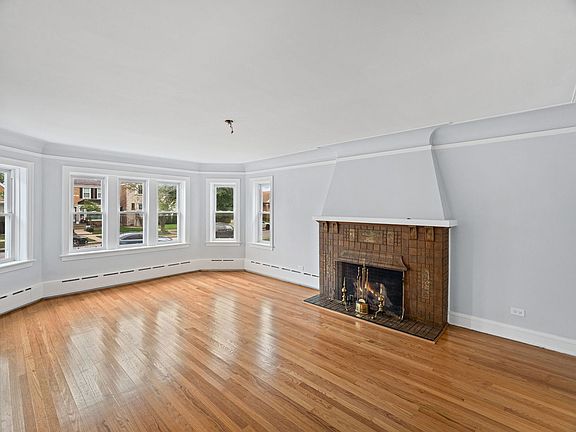 4th image of 1646 N Sayre Ave