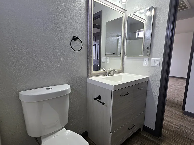 1462 E 28th Ave #4 — Photo 37