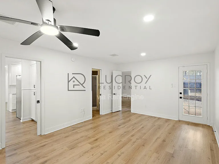 816 Winthrop Cir — Photo 16