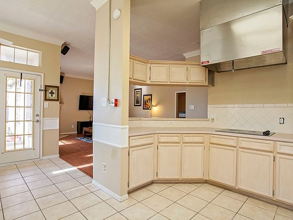 5th image of 8056 Torrey Pines Cir