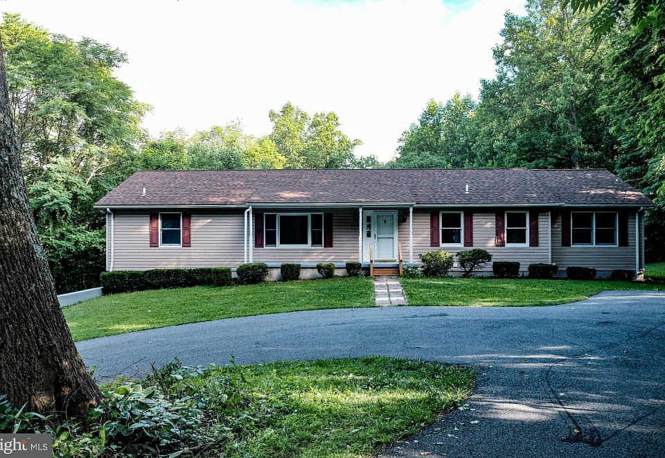 1st image of 403 Bear Hollow Dr