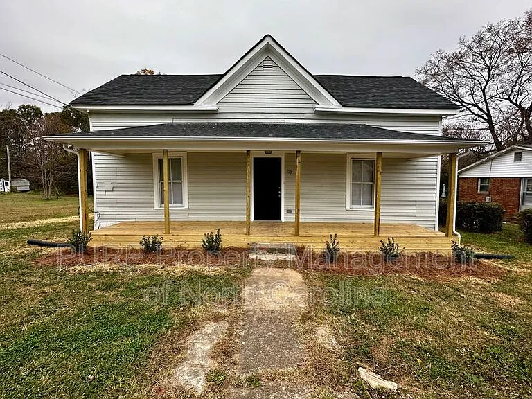 213 Irma Ave — Photo 2