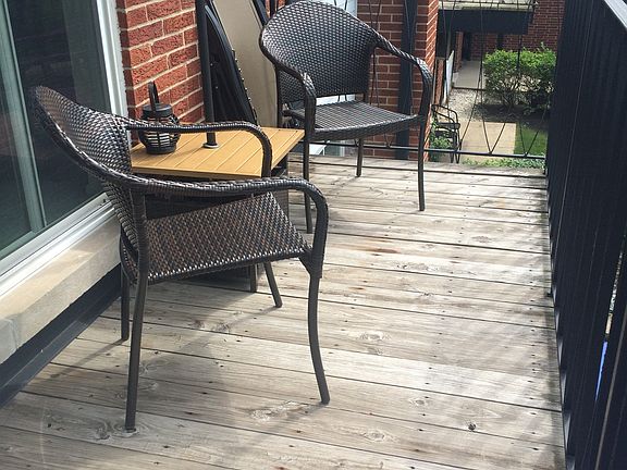 Expansive deck