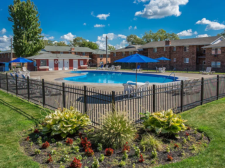 Knollwood Manor Apartment Homes — Photo 13