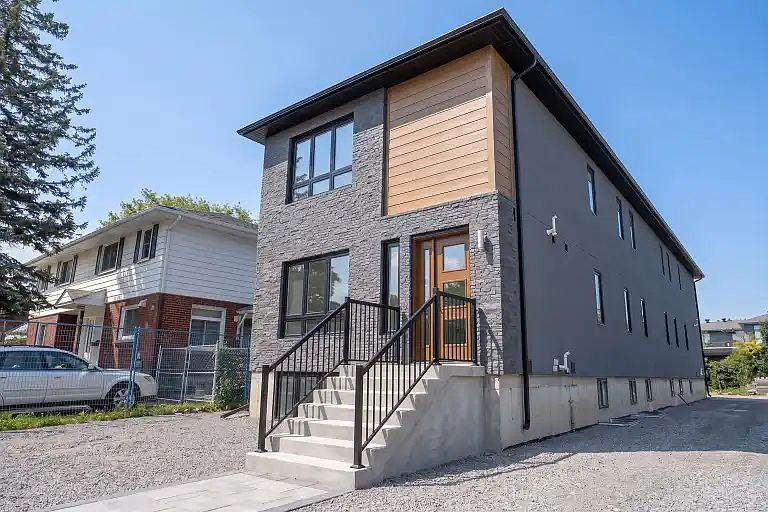1st image of 944 Woodroffe Ave #1A