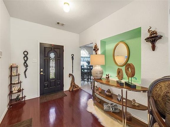 2nd image of 507 Coronado Ln