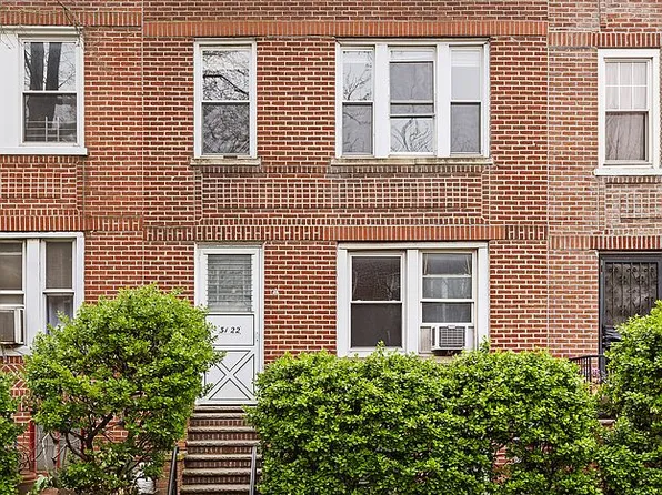 3122 36th St, Astoria, NY 11106