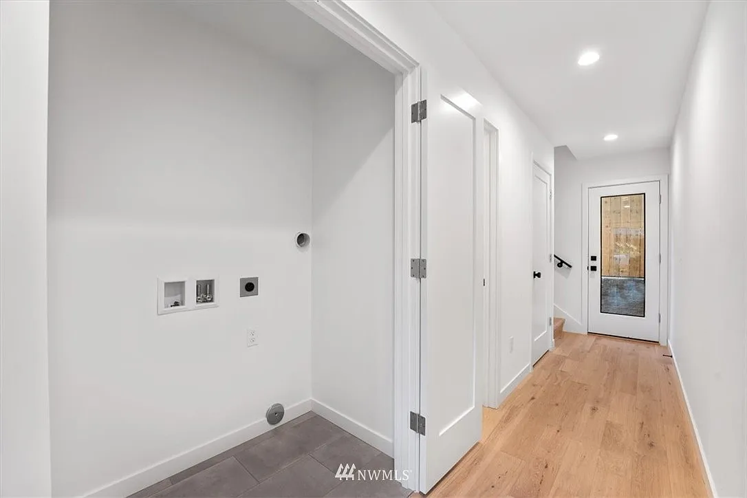 2 bed, 1075 sqft, $4,000 — Photo 2