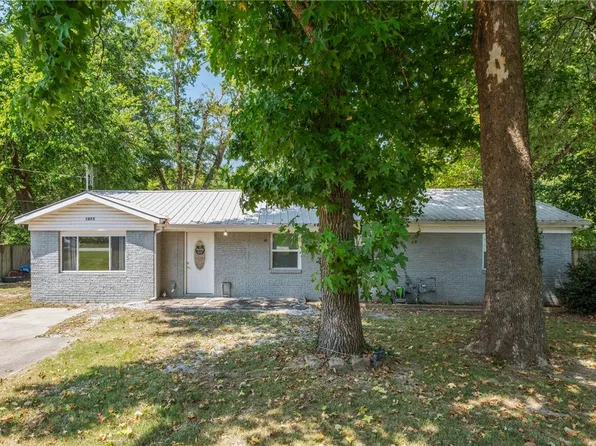 1075 S Baldwin Ave, Fayetteville, AR 72701