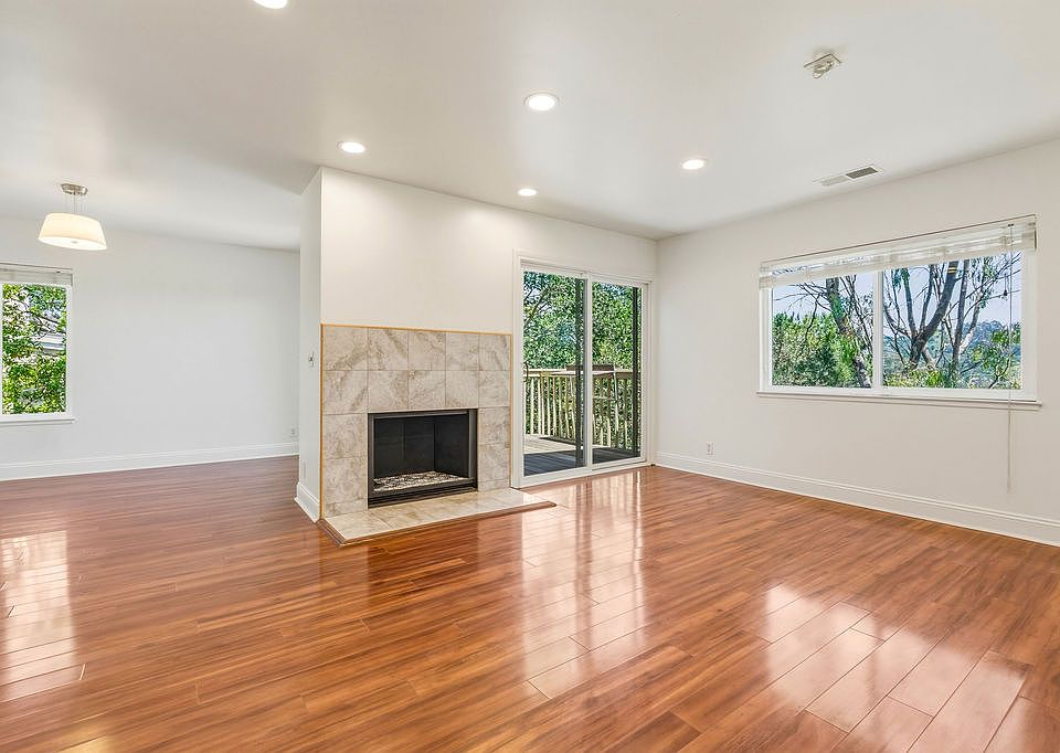 1st image of 19 Thoreau Cir